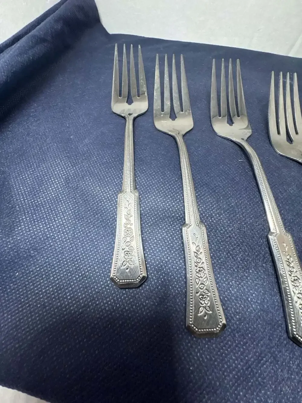 Rogers Landscape Stainless Steel Korea Floral Pattern Dinner Forks, Set of 4